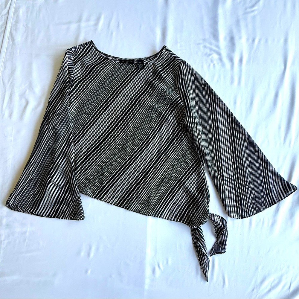 apostrophe- Petite 16P Black and White Striped Sheer Bell Sleeve Women's Top EUC